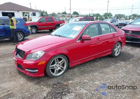 2012 Mercedes-Benz C 300 Luxury 4Matic/Sport 4Matic из США, поврежденный, VIN WDDGF8BB8CR207493